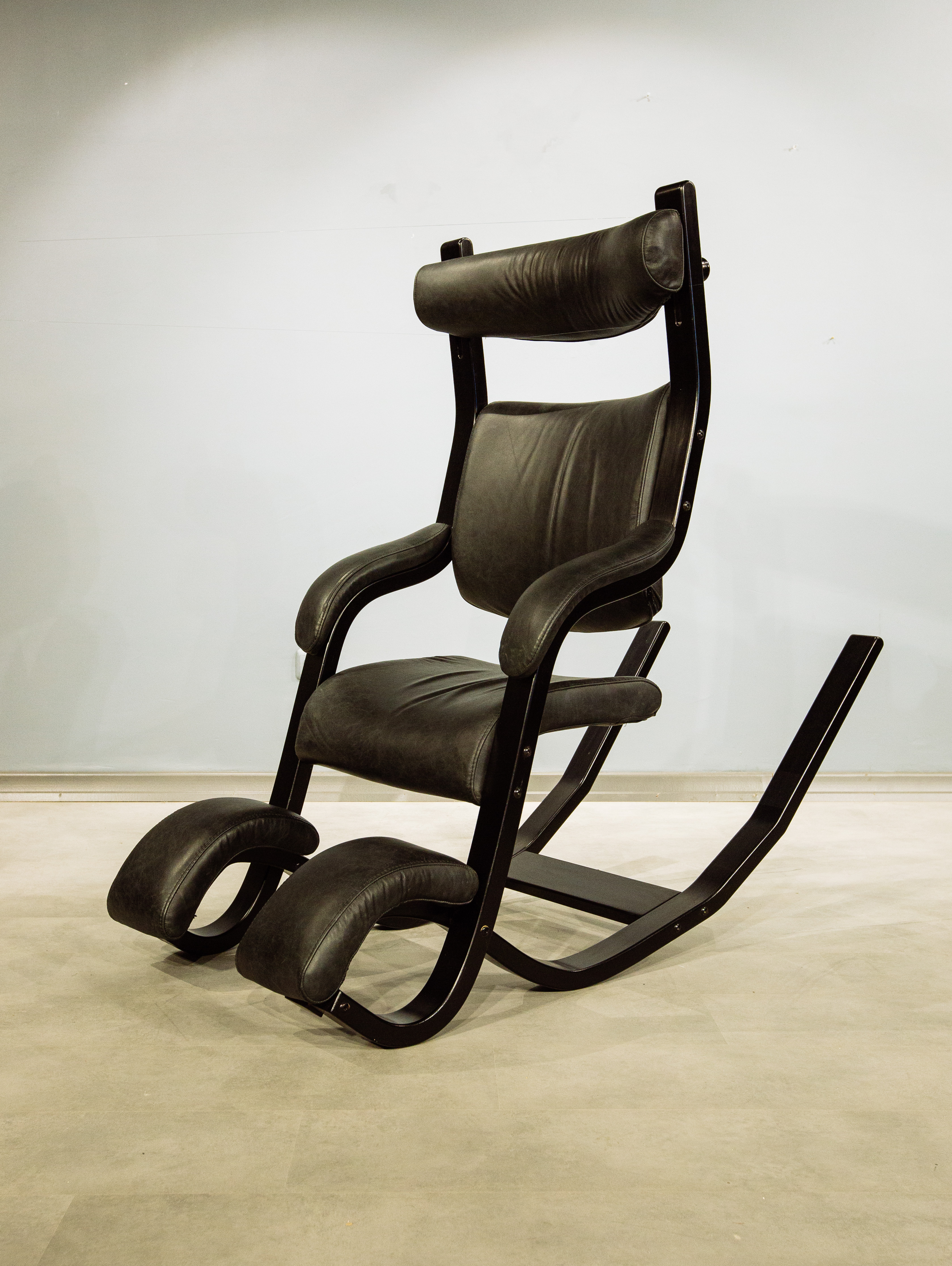 Gravity Balance Chair - Peter Opsvik