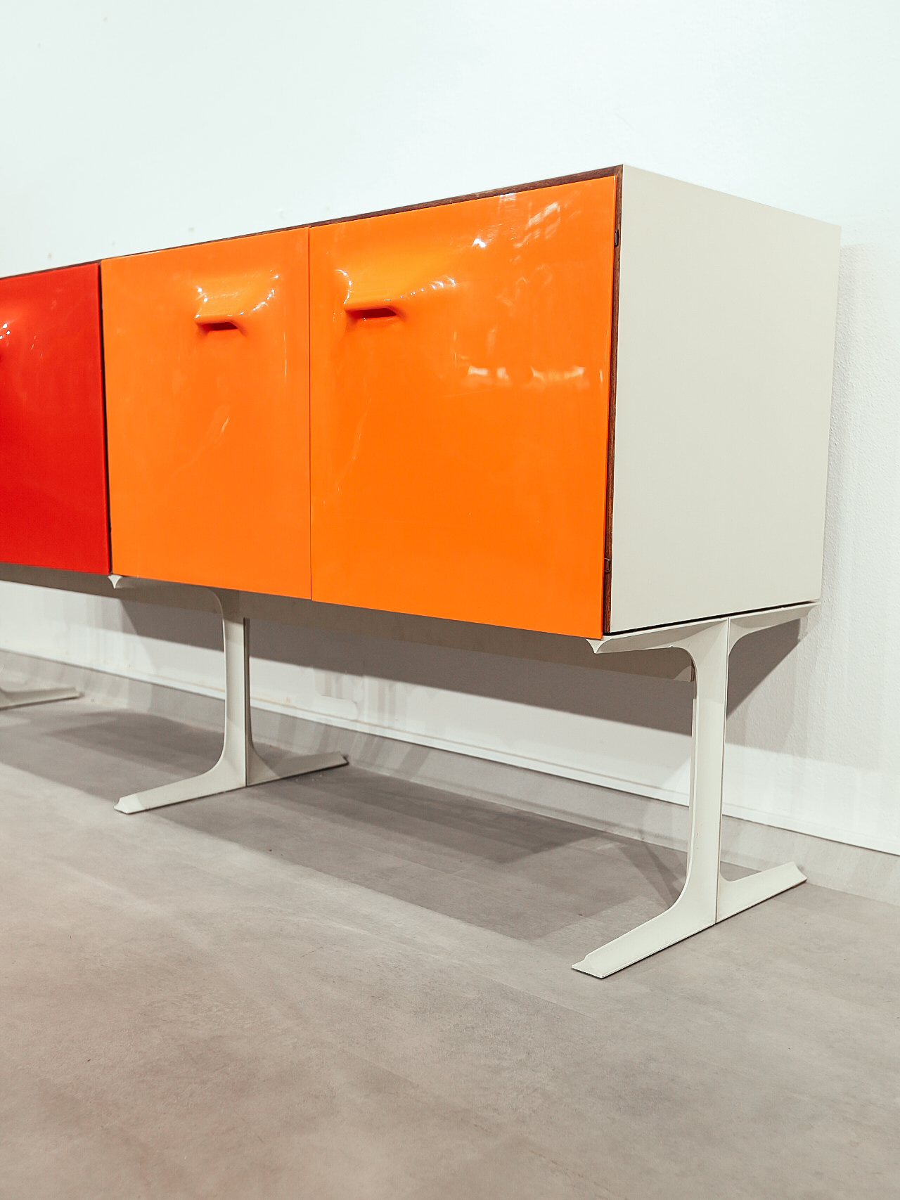 Raymond Loewy tasarımı konsol