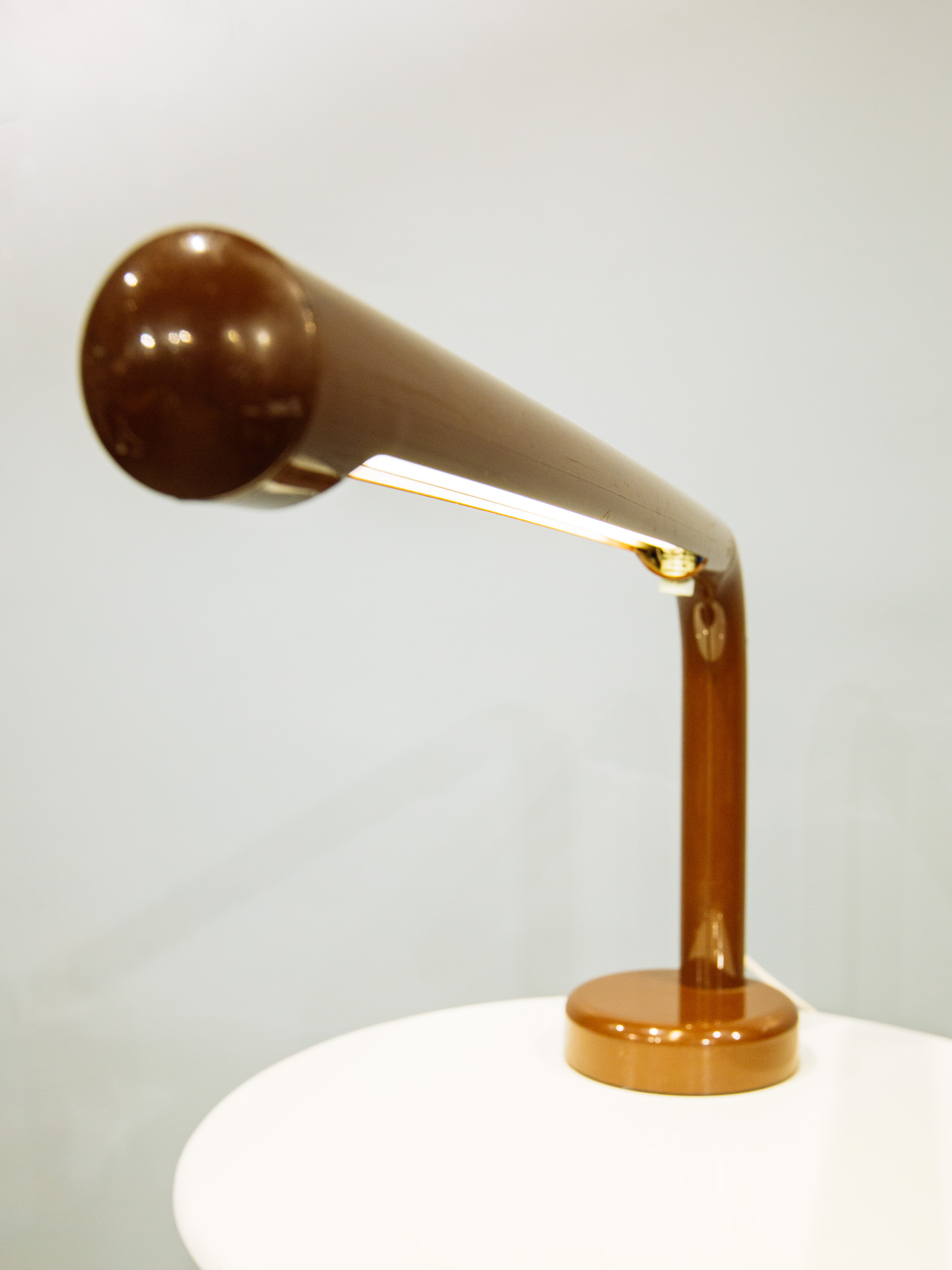 Anders Pehrson tasarımı  'Tuben' masa lambası . Atelje Lyktan üretimi 