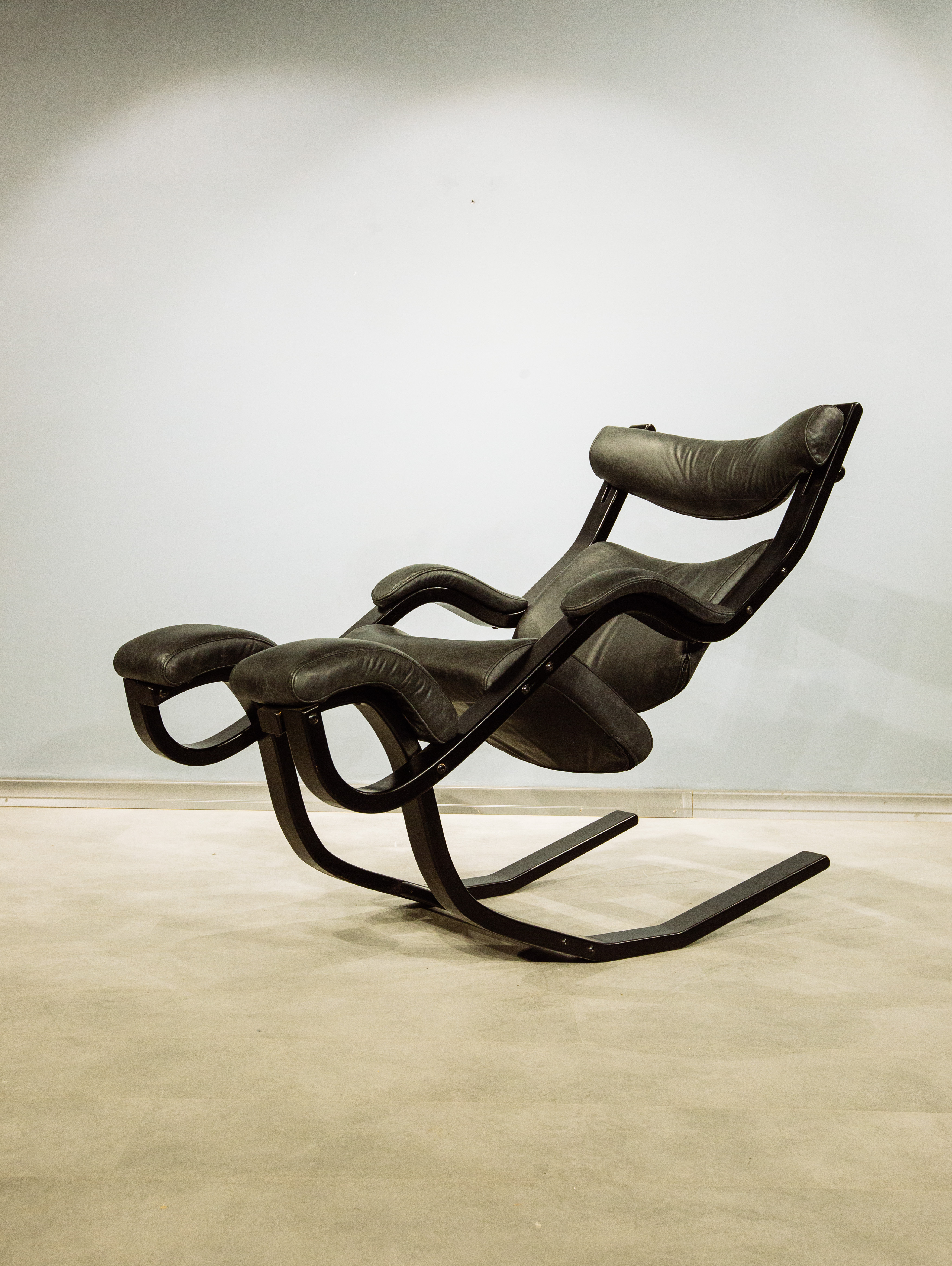 Gravity Balance Chair - Peter Opsvik