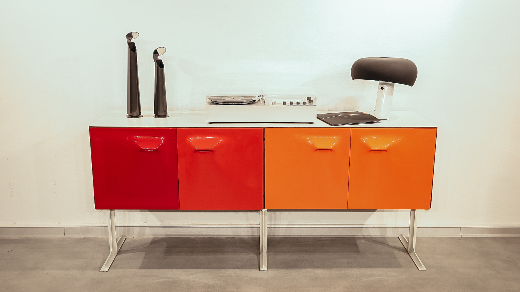 Raymond Loewy tasarımı konsol