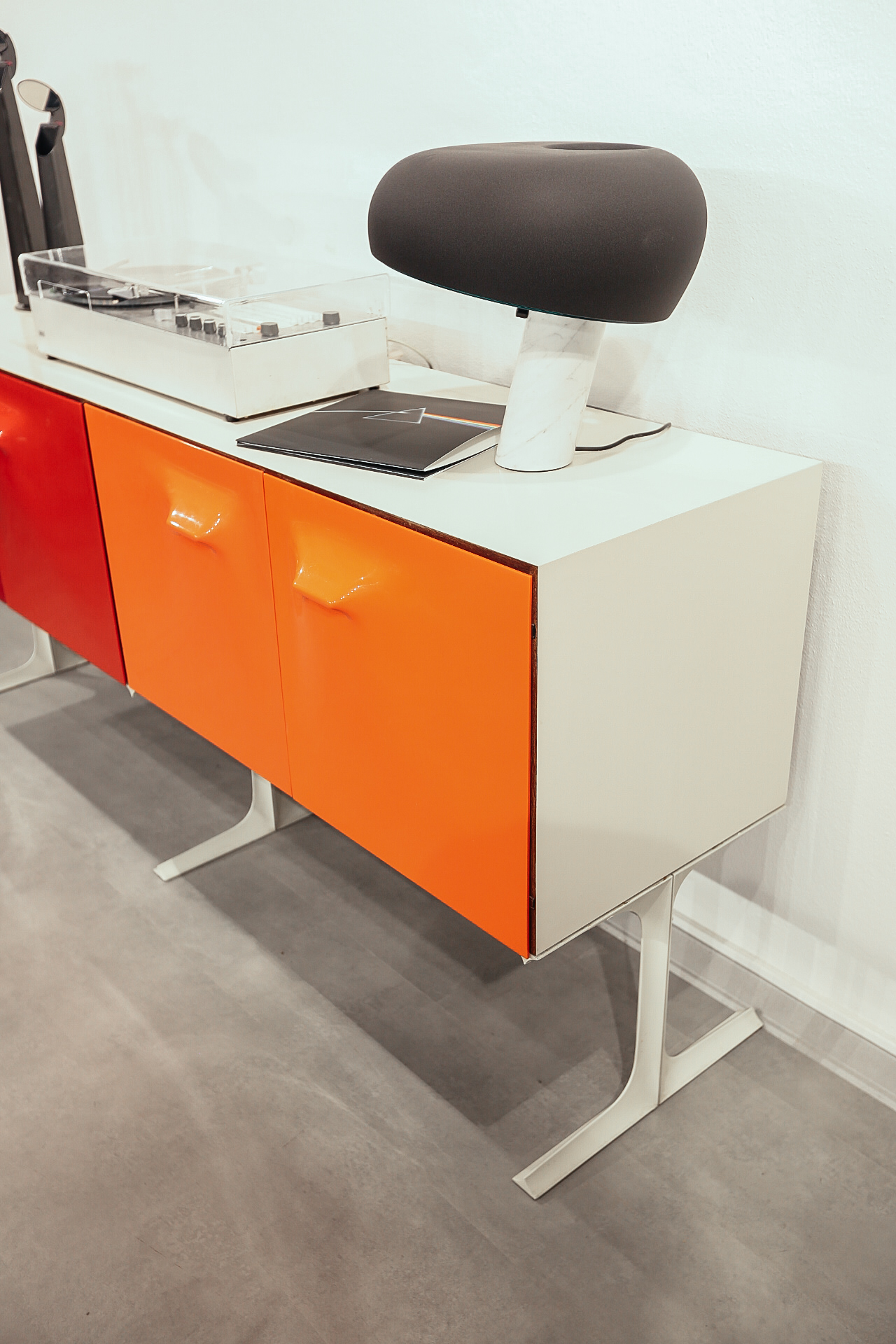 Raymond Loewy tasarımı konsol