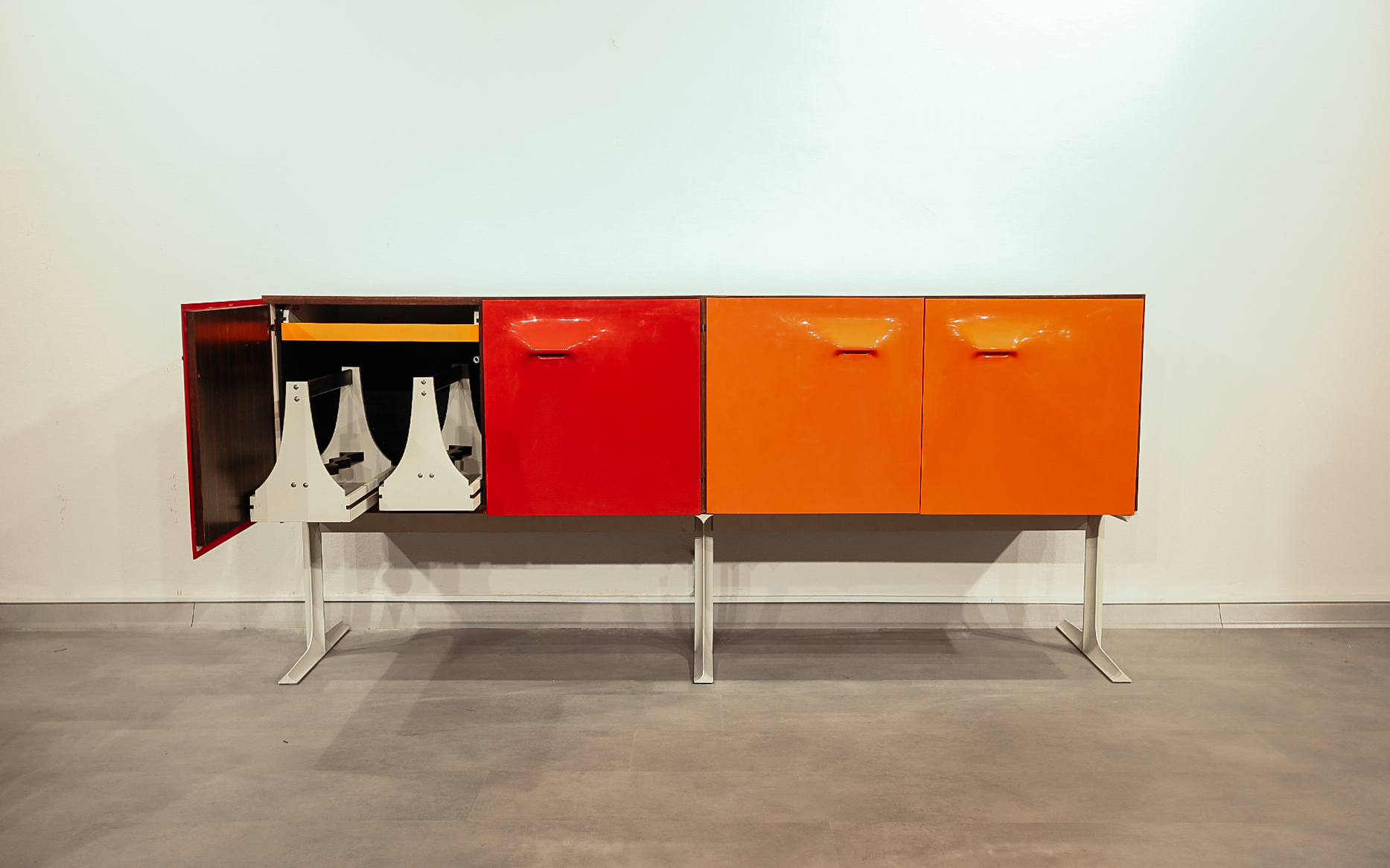 Raymond Loewy tasarımı konsol
